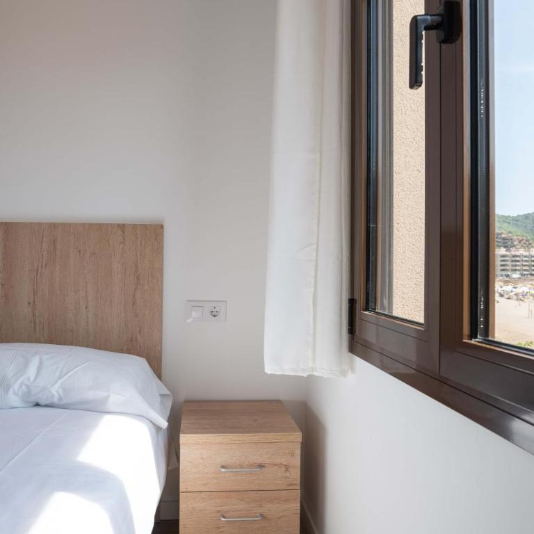 LETS HOLIDAYS Wake Up by the Sea in Victoria apartment 2 - Apartamento - 25