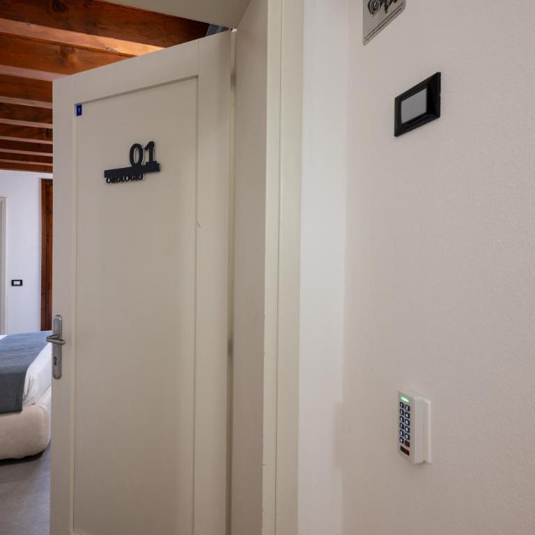 GuestHost - Santo 86 Luxury Rooms - Camera Matrimoniale con Patio - 5