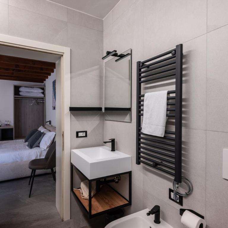 GuestHost - Santo 86 Luxury Rooms - Camera Matrimoniale con Patio - 2