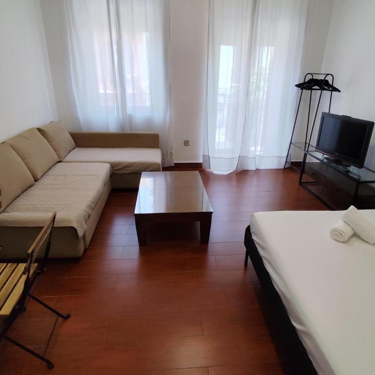 Almona Puente de Barcas - Kainga Homes - Studio with Balcony - 6