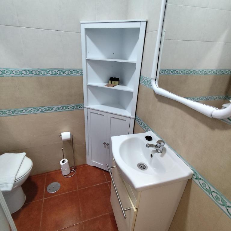 Almona Puente de Barcas - Kainga Homes - Studio with Balcony - 10