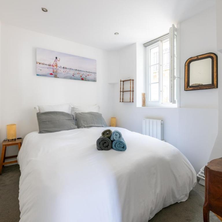 Paris Rooftop Views Cosy Separate Living Stay - One-Bedroom Apartment - 25