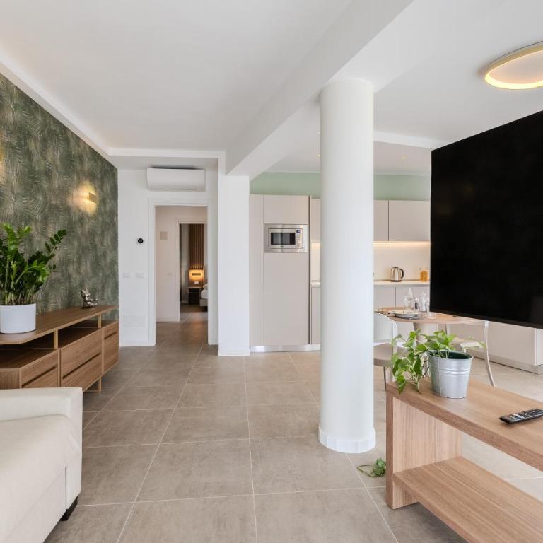 Lumia Living Limone - One-Bedroom Panoramic Apartment with Lake View - 8