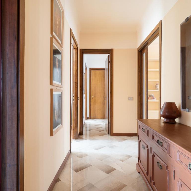 Pagano - Salutati - Ampio e Luminoso Trilocale - Appartamento con 2 Camere da Letto e Balcone - 15