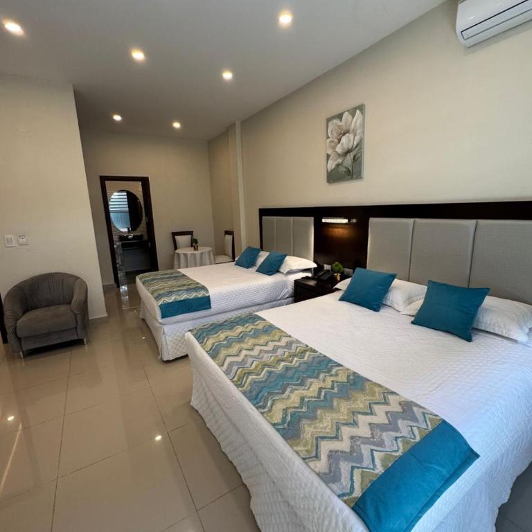 HOTEL INNOVA - Habitación Doble Estándar con 2 camas grandes - 1