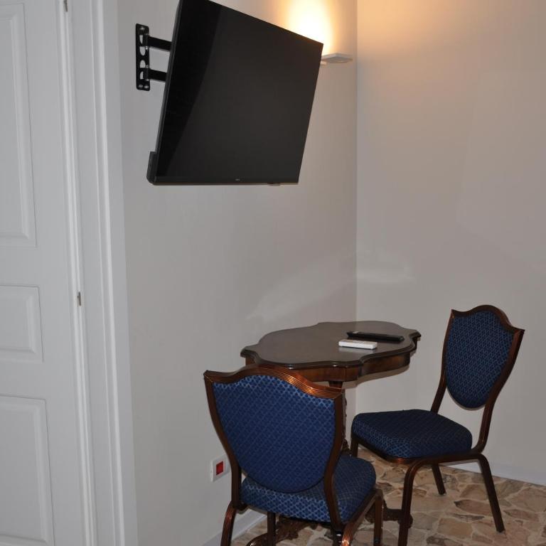 Asmundo Palace Suites & Spa - King Room with Spa Bath - 5