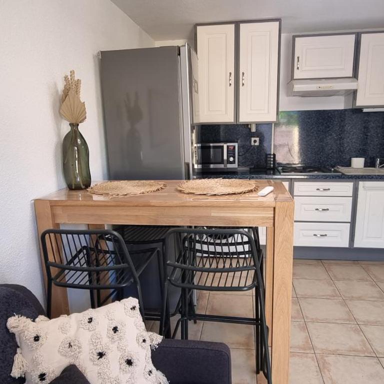 BORD DE MER, 5 min à pied de la plage, WIFI, TRES JOLI APPARTEMENT MAISONNETTE 4 COUCHAGES, - Appartamento con 1 Camera da Letto - 6