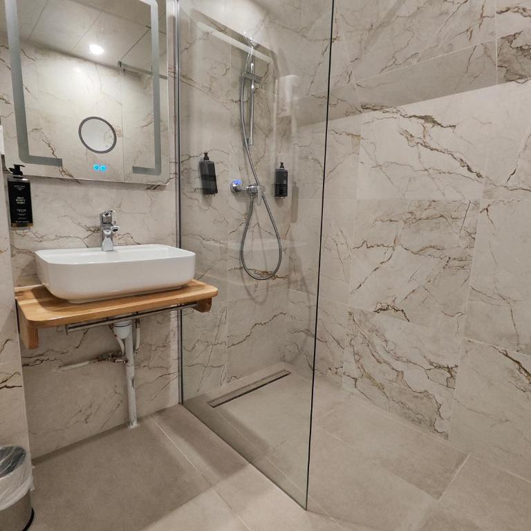 55 Hôtel Montparnasse - Chambre Double Deluxe avec Balcon - 5