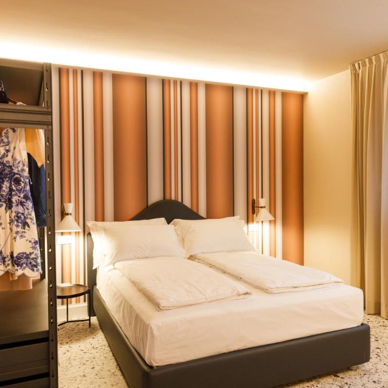 Casa Colombo Apartments - One-Bedroom Apartment - 3