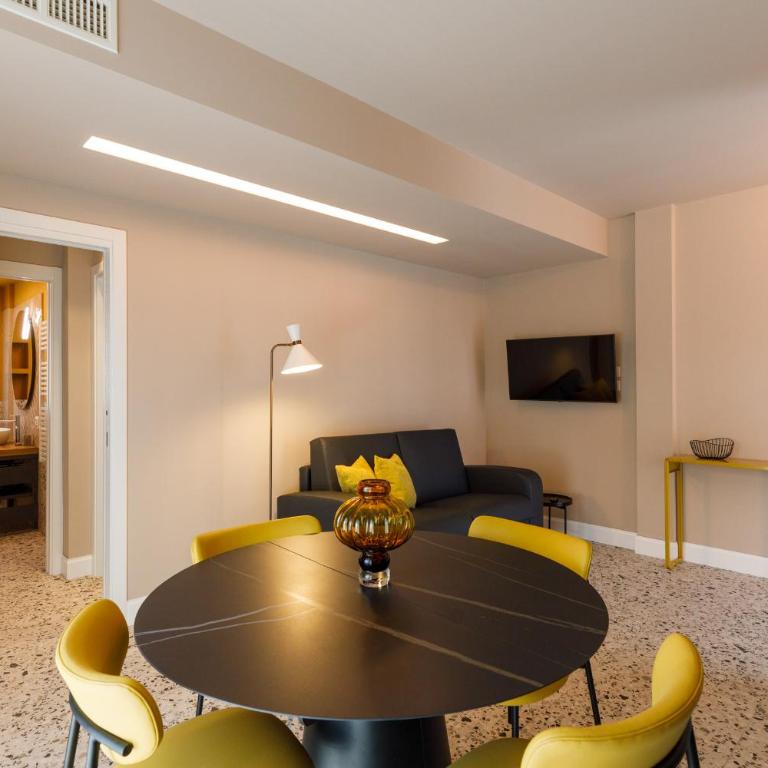 Casa Colombo Apartments - One-Bedroom Apartment - 13