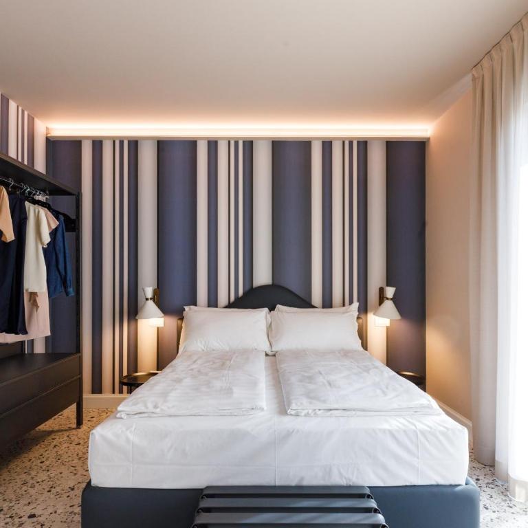 Casa Colombo Apartments - Two-Bedroom Apartment - 15