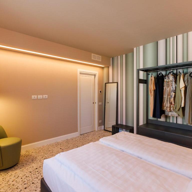 Casa Colombo Apartments - One-Bedroom Apartment - 15
