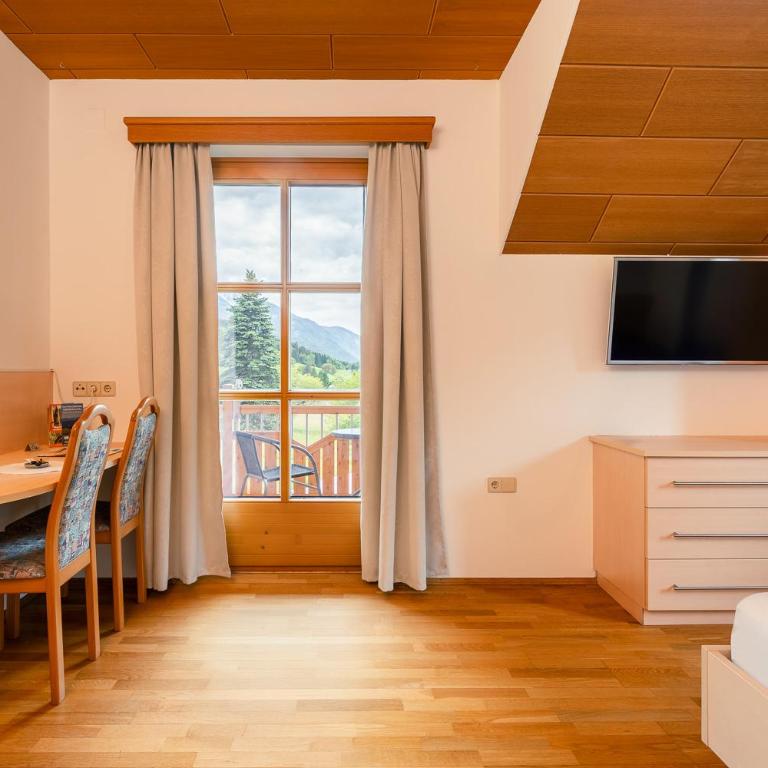 Frühstückspension Zippo - Doppelzimmer mit Balkon - 5