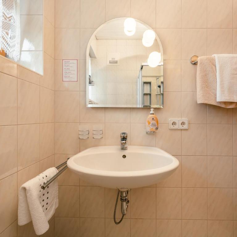 Frühstückspension Zippo - Doppelzimmer mit Balkon - 2