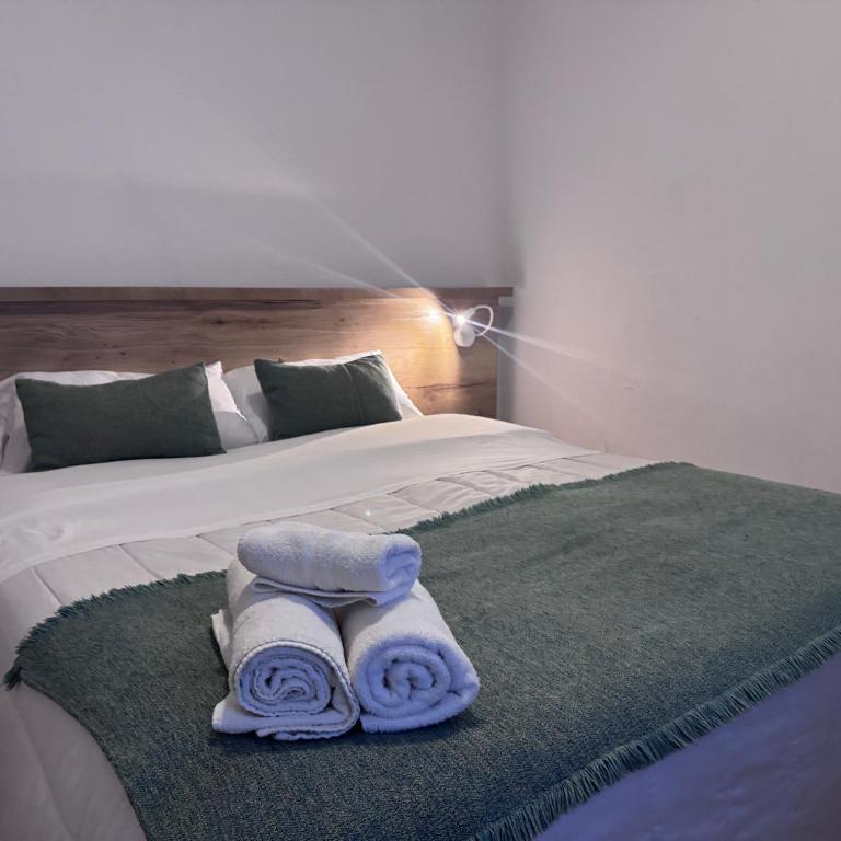 Rolando Beds - Family Room with Private Bathroom - 9