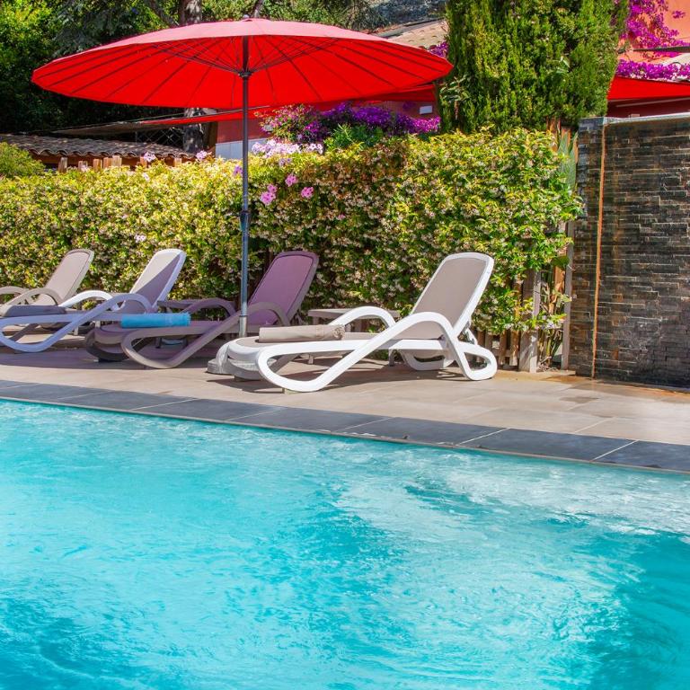 Hôtel et Appart Hôtel Les Flots Bleus - Studio - Vue sur Piscine - 5