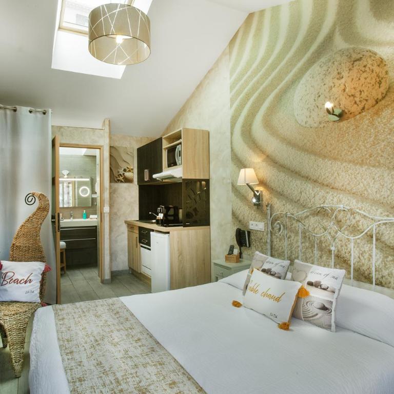 Hôtel et Appart Hôtel Les Flots Bleus - Studio avec Terrasse Privée - Vue sur Piscine - 3