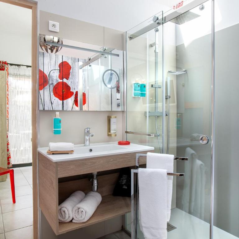 Hôtel et Appart Hôtel Les Flots Bleus - Appartement 1 Chambre - Vue sur Piscine - 3