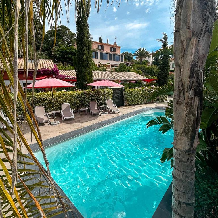 Hôtel et Appart Hôtel Les Flots Bleus - Appartement 1 Chambre - Vue sur Piscine - 8