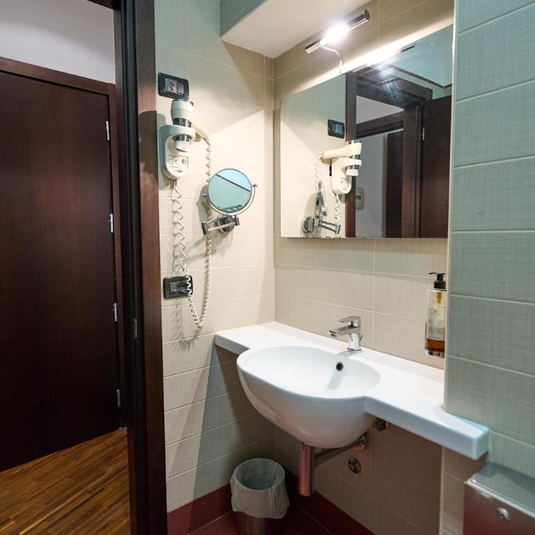 Gemini Rooms - Camera King Standard - 5