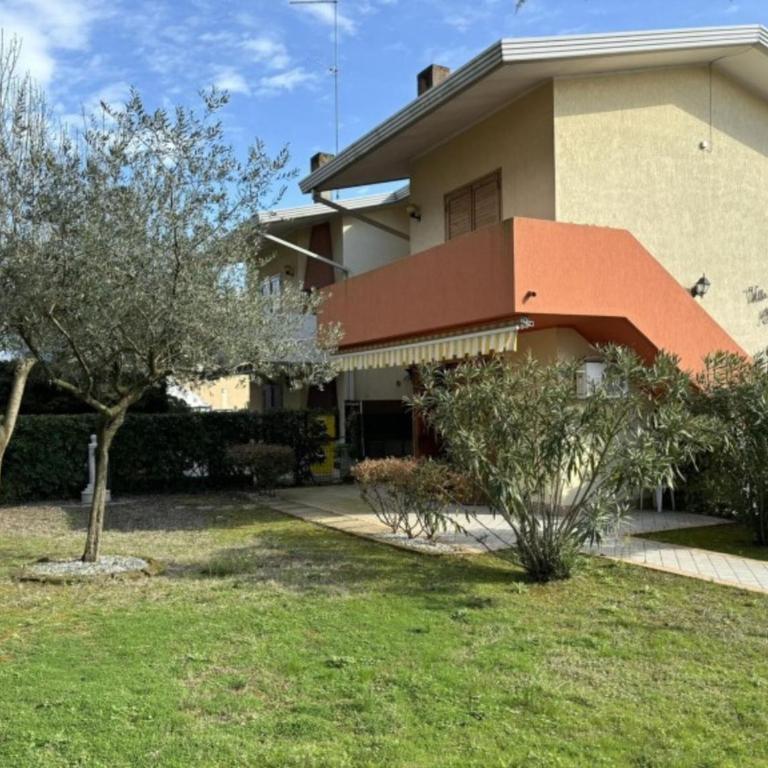 Spacious flat with private garden - Apartment - 8