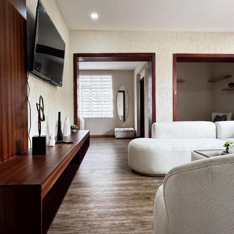 Espacio premium para grupos, a 2 min del centro - Three-Bedroom Apartment - 3