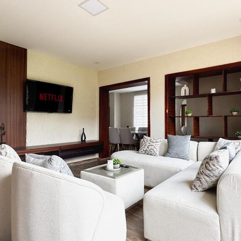 Espacio premium para grupos, a 2 min del centro - Three-Bedroom Apartment - 11