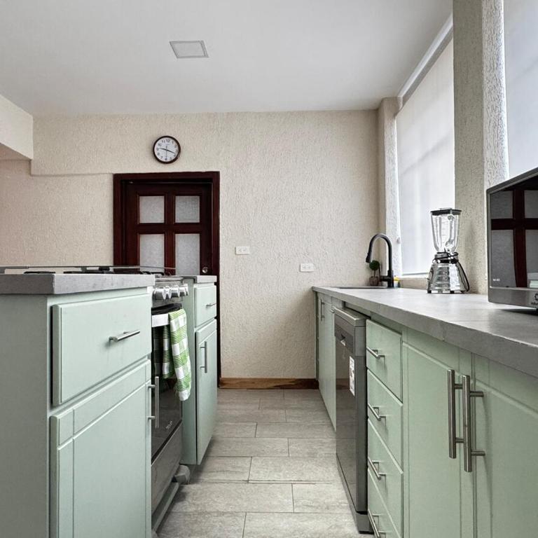 Espacio premium para grupos, a 2 min del centro - Three-Bedroom Apartment - 32