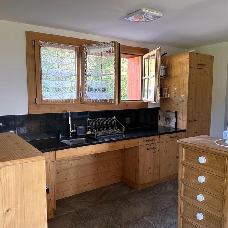 PetitChevrier - 6BR Spacious Chalet in Villars - Designed for Accessibility - Chalet - 16