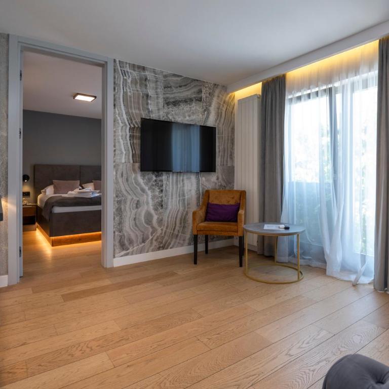 Apartments AMALFI Old Town FREE Parking - Deluxe Two-Bedroom Apartment with Garden View - 2