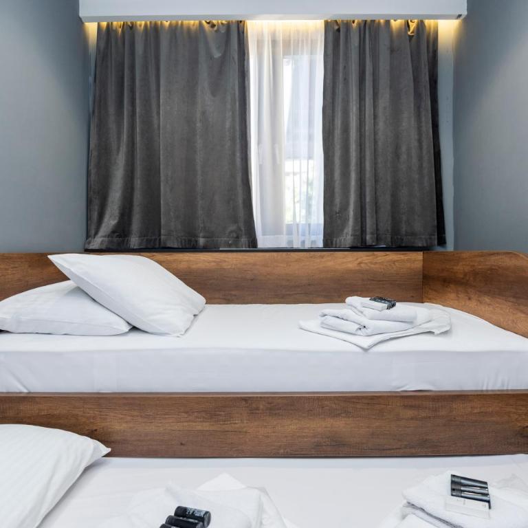Apartments AMALFI Old Town FREE Parking - Deluxe Two-Bedroom Apartment with Garden View - 5
