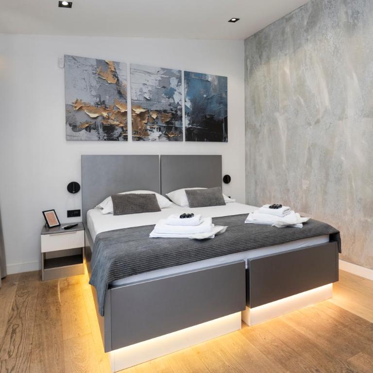 Apartments AMALFI Old Town FREE Parking - Deluxe Double Room - 4