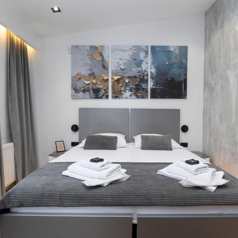 Apartments AMALFI Old Town FREE Parking - Deluxe Double Room - 3