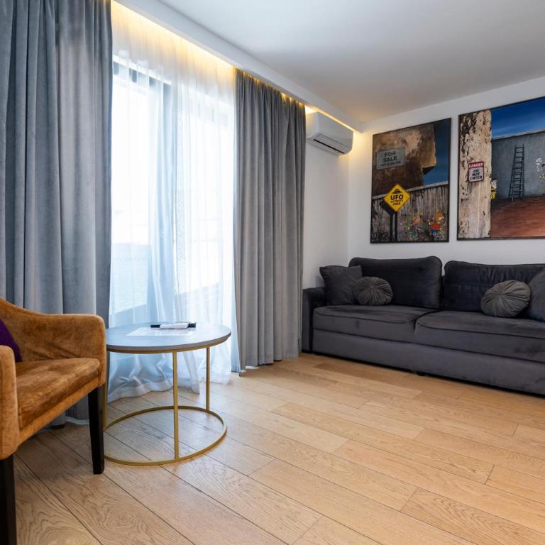 Apartments AMALFI Old Town FREE Parking - Deluxe Two-Bedroom Apartment with Garden View - 3