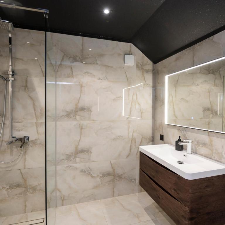 Apartments AMALFI Old Town FREE Parking - Deluxe Family Suite - 4