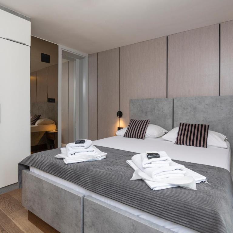 Apartments AMALFI Old Town FREE Parking - Deluxe One-Bedroom Apartment with Garden View - 5