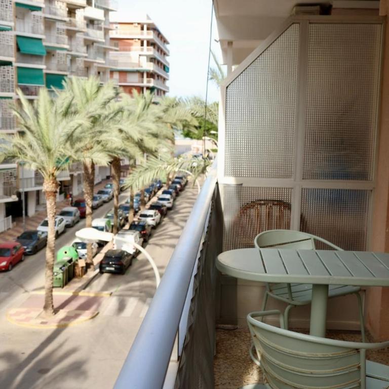 Cozy Seaside Apartment in Cullera - Two-Bedroom Apartment with Balcony - 12