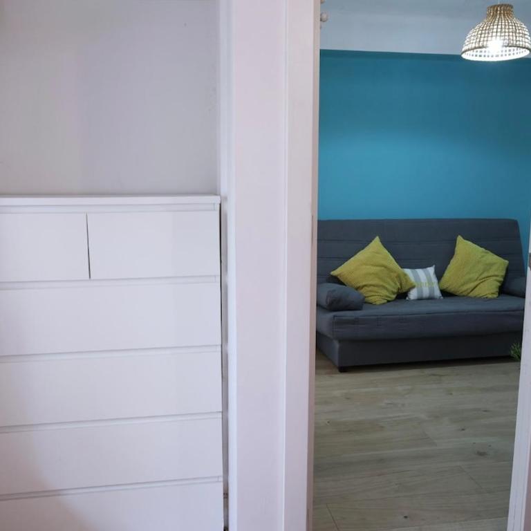 Cozy Seaside Apartment in Cullera - Two-Bedroom Apartment with Balcony - 14