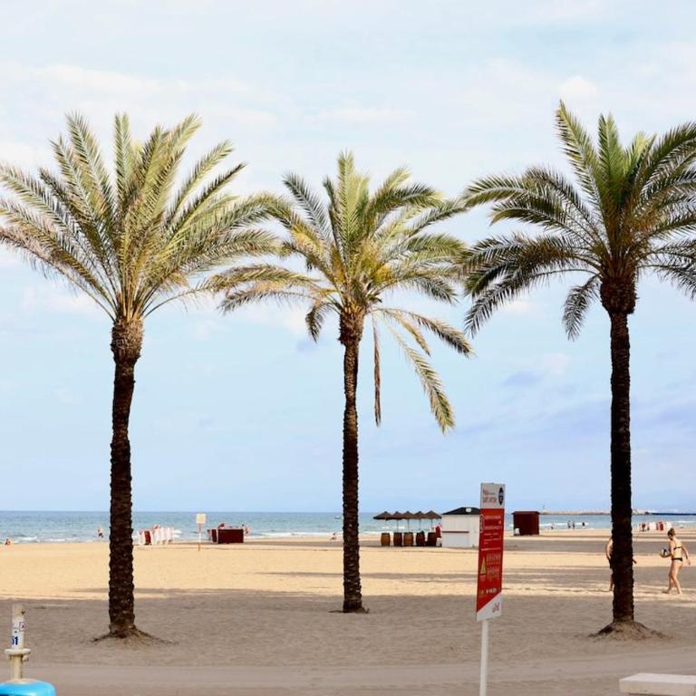 Cozy Seaside Apartment in Cullera - Two-Bedroom Apartment with Balcony - 19