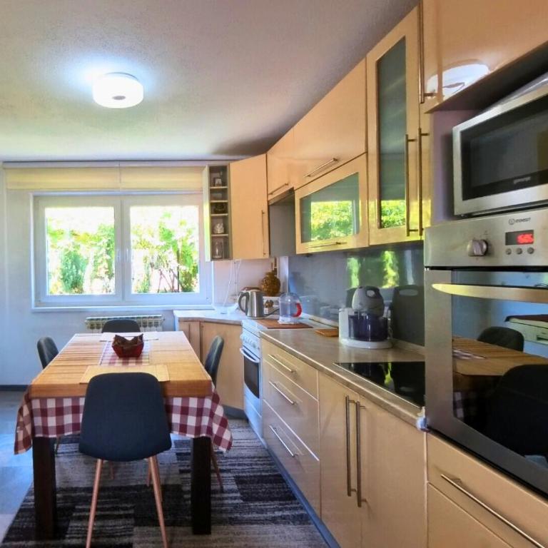 Apartment Sun Sarajevo - FREE garage, air conditioner in all rooms, garden - One-Bedroom Apartment - 2