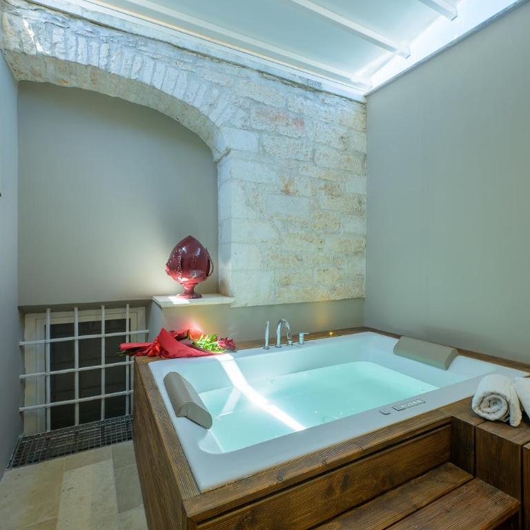 Lafornara Suite - King Room with Spa Bath - 16