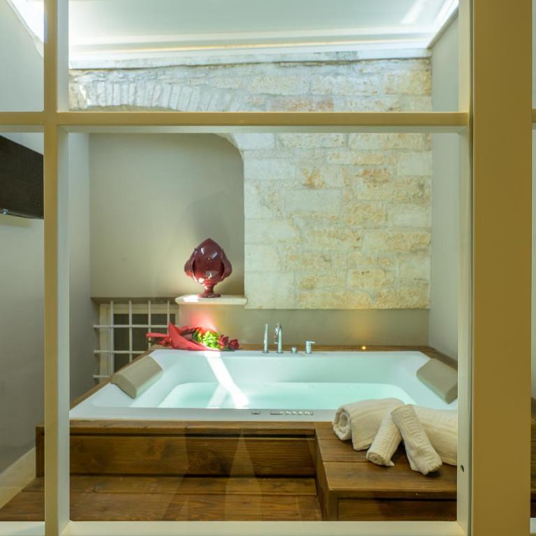 Lafornara Suite - King Room with Spa Bath - 13