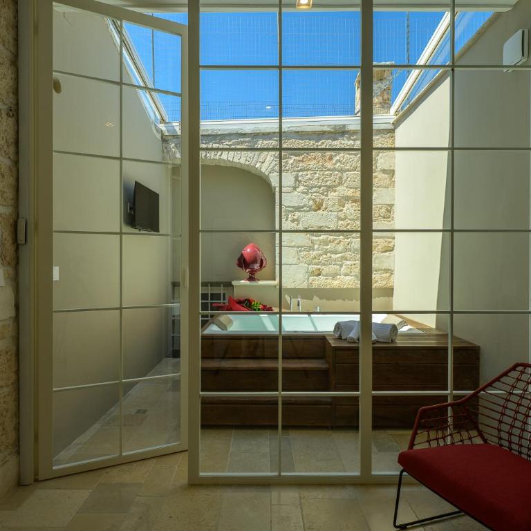 Lafornara Suite - King Room with Spa Bath - 1