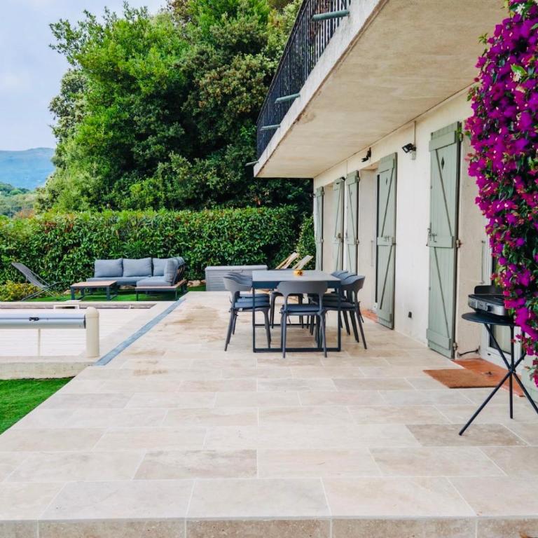 Bastide de charme sous les pins avec piscine - Villa - 30