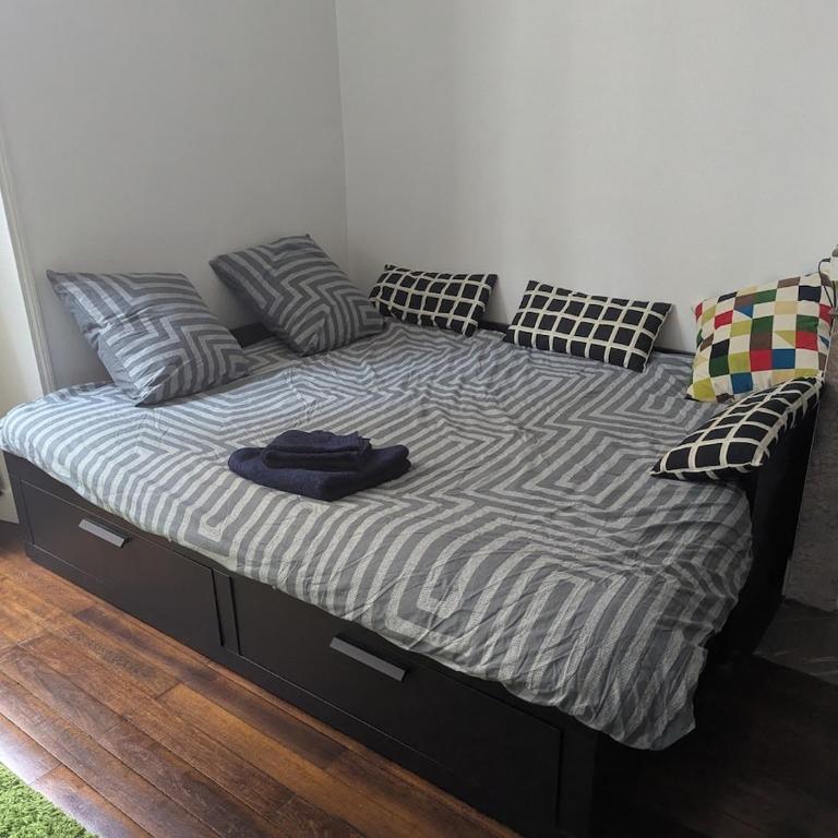 Vaste studio quartier historique - One-Bedroom Apartment - 7