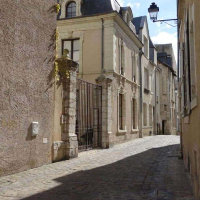 Vaste studio quartier historique - One-Bedroom Apartment - 10
