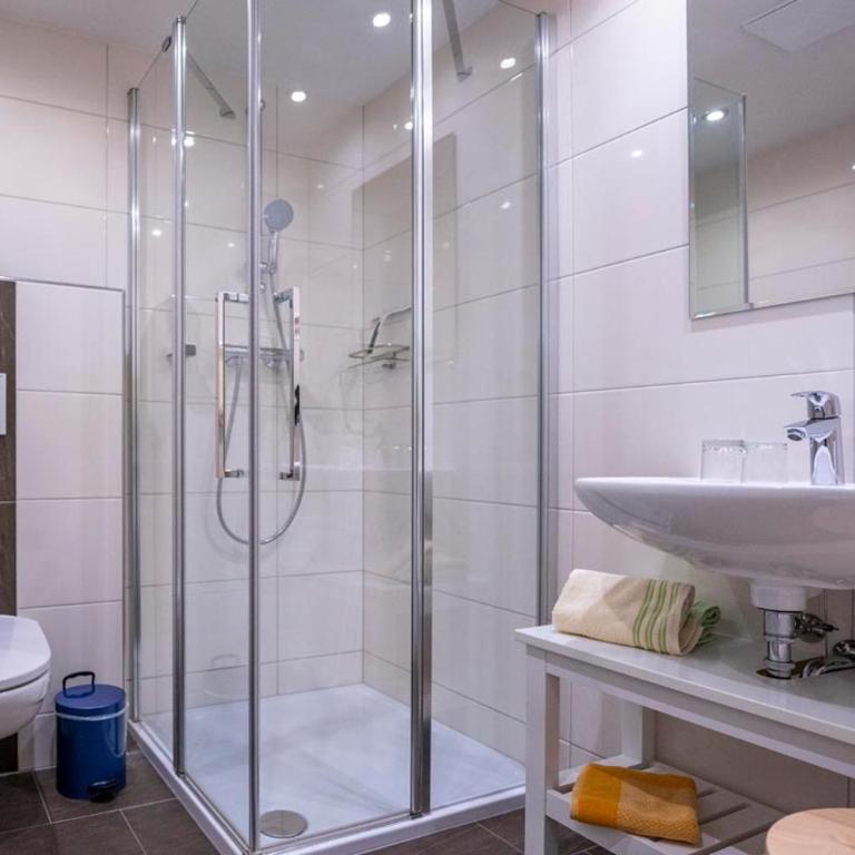 Pension Strauß - Doppelzimmer mit Gartenblick - 6
