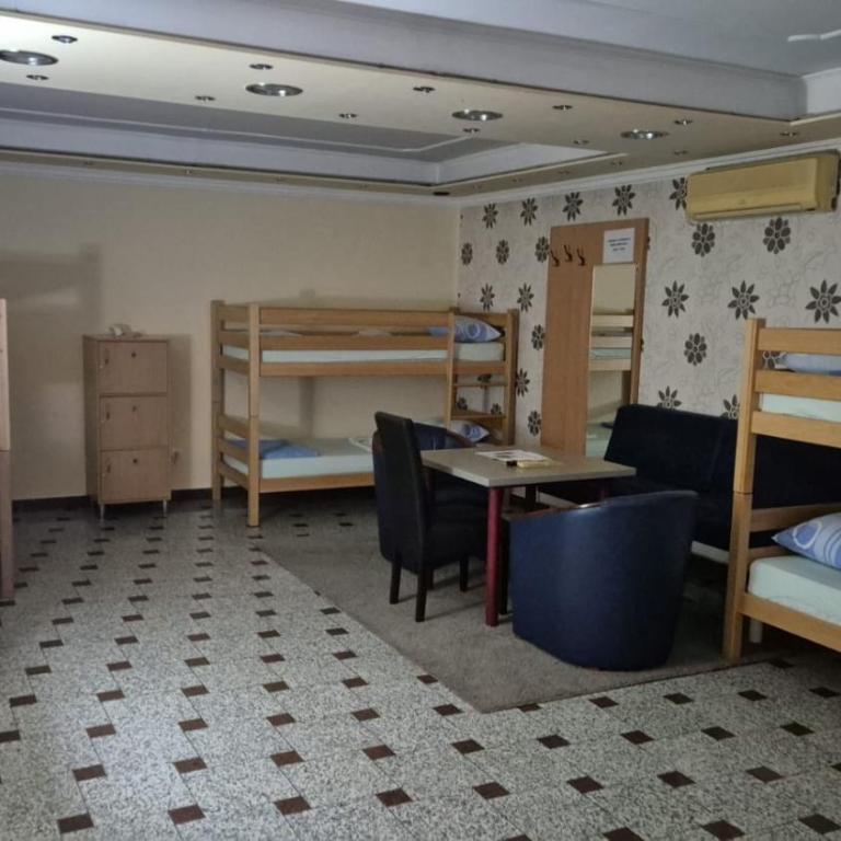 Hostel Dino - Porodični Studio - 2