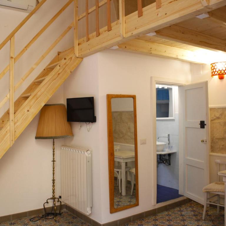 Antica Dimora dei Nonni - Quadruple Room with Balcony - 27