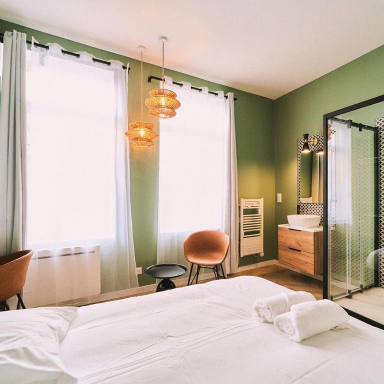 Elégante maison amiénoise - proche gare, home-cinéma, 3 chambres doubles, 1 chambre familiale avec jacuzzi privatif - La Maison Des Petits Sablon - Chambre Familiale - 8